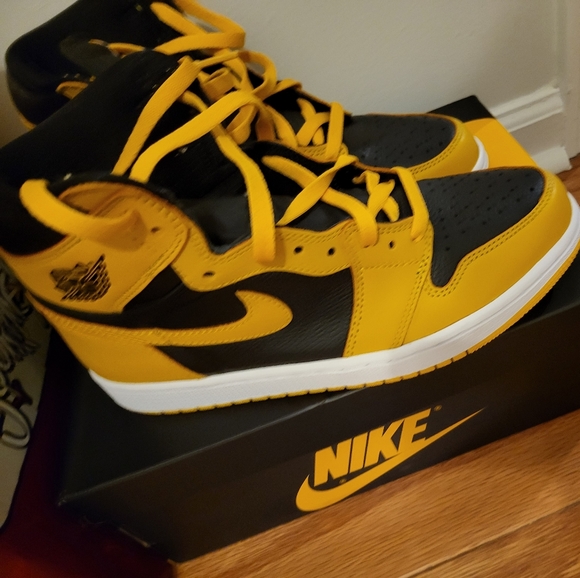 Nike,8.5 men,black and yellow,brand new